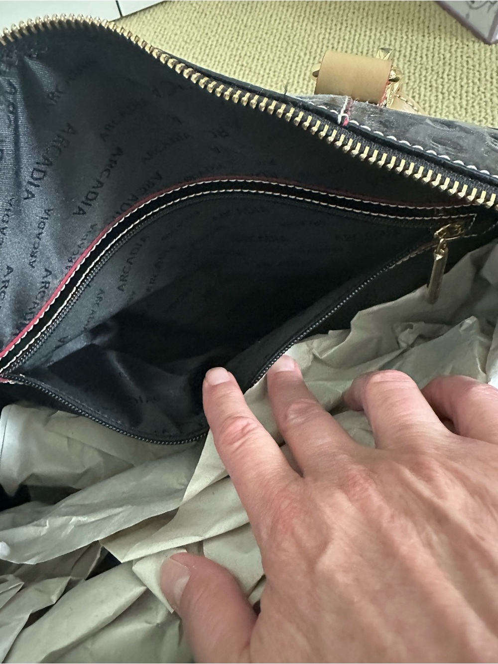 NWT Arcadia Patent Leather weekender bag. - Picture 9 of 12